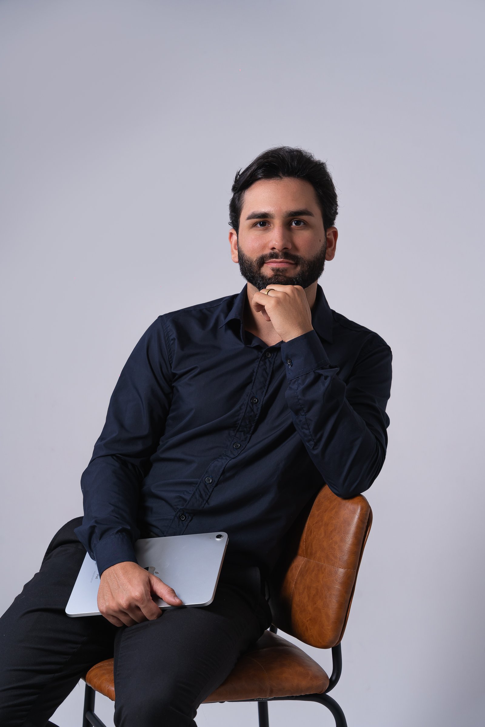 Michel Paiva em retrato editorial